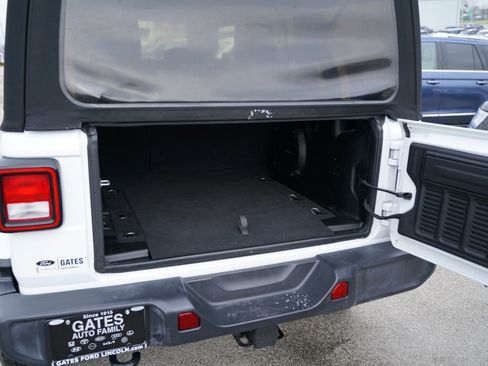 Used 2018 Jeep Wrangler Unlimited Sahara w/ Dual Top Group image 7