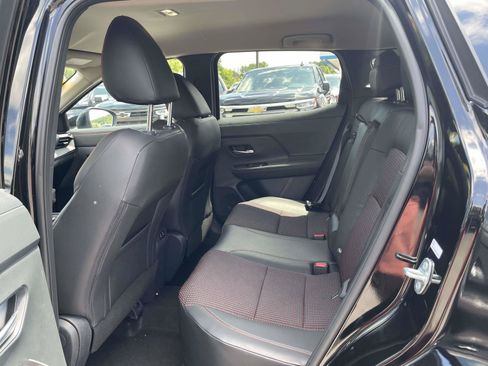 Used 2025 Nissan Kicks SR FWD image 3