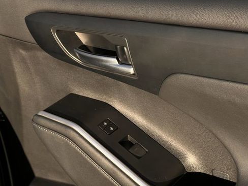 Used 2024 Toyota Highlander XLE image 28