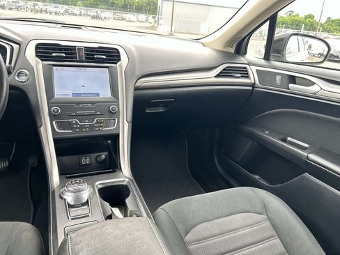Used 2020 Ford Fusion SE FWD image 15