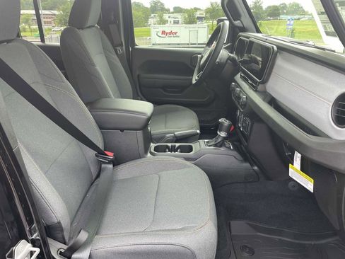 New 2025 Jeep Gladiator Sport image 31