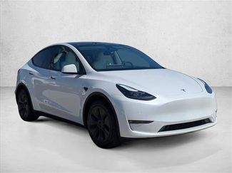 Used 2024 Tesla Model Y Long Range AWD/4WD video 3