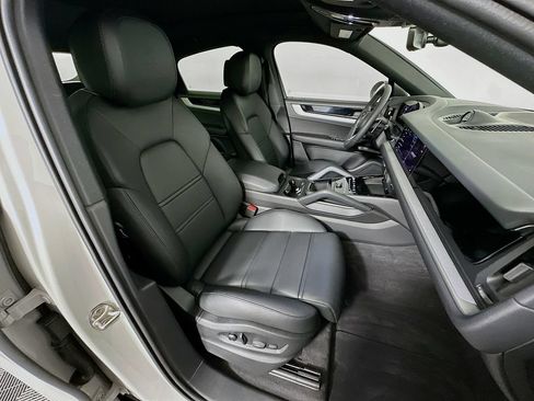 Used 2025 Porsche Cayenne Coupe AWD/4WD image 28