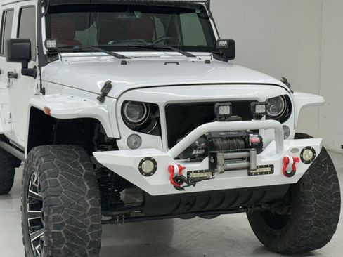 Used 2018 Jeep Wrangler Unlimited Sport S image 8