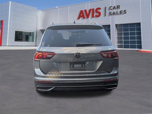 Used 2024 Volkswagen Tiguan SE image 9