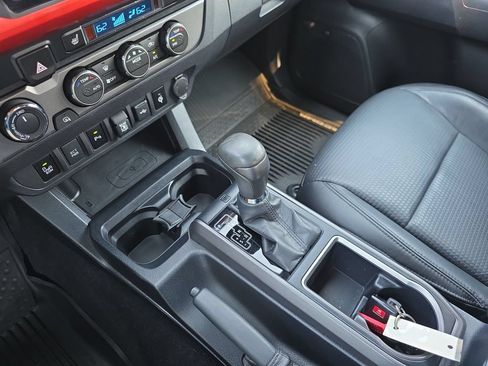 Used 2020 Toyota Tacoma TRD Sport w/ TRD Premium Sport Package AWD/4WD image 28