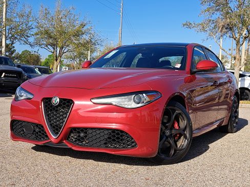 Used 2020 Alfa Romeo Giulia Ti Sport w/ Quick Order Package 22S Sport AWD/4WD image 33
