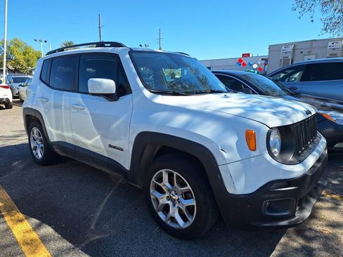 Used 2018 Jeep Renegade Latitude image 3