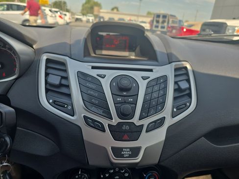 Used 2013 Ford Fiesta SE image 23
