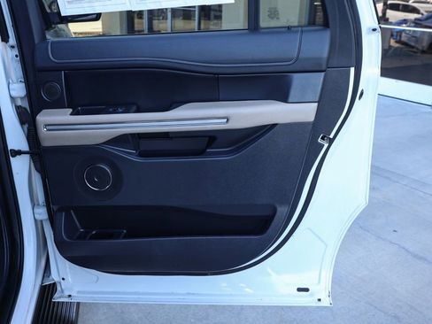 Used 2024 Ford Expedition Max Limited image 19