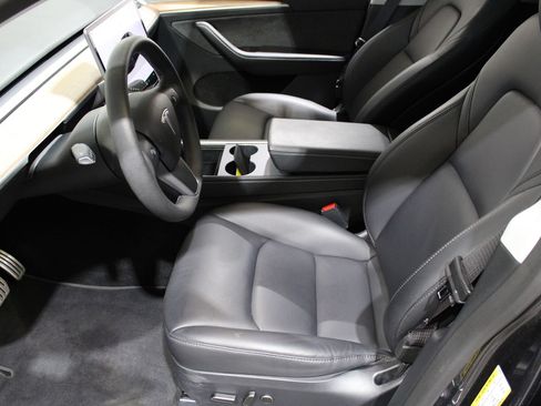 Used 2024 Tesla Model Y Performance AWD/4WD image 16