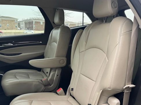 Used 2018 Buick Enclave Essence image 38