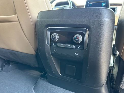 Used 2024 Chevrolet Tahoe Premier AWD/4WD image 14