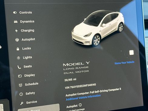 Used 2022 Tesla Model Y Long Range image 24