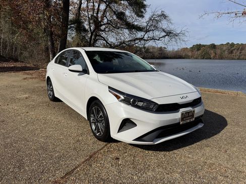 Used 2024 Kia Forte LXS image 1