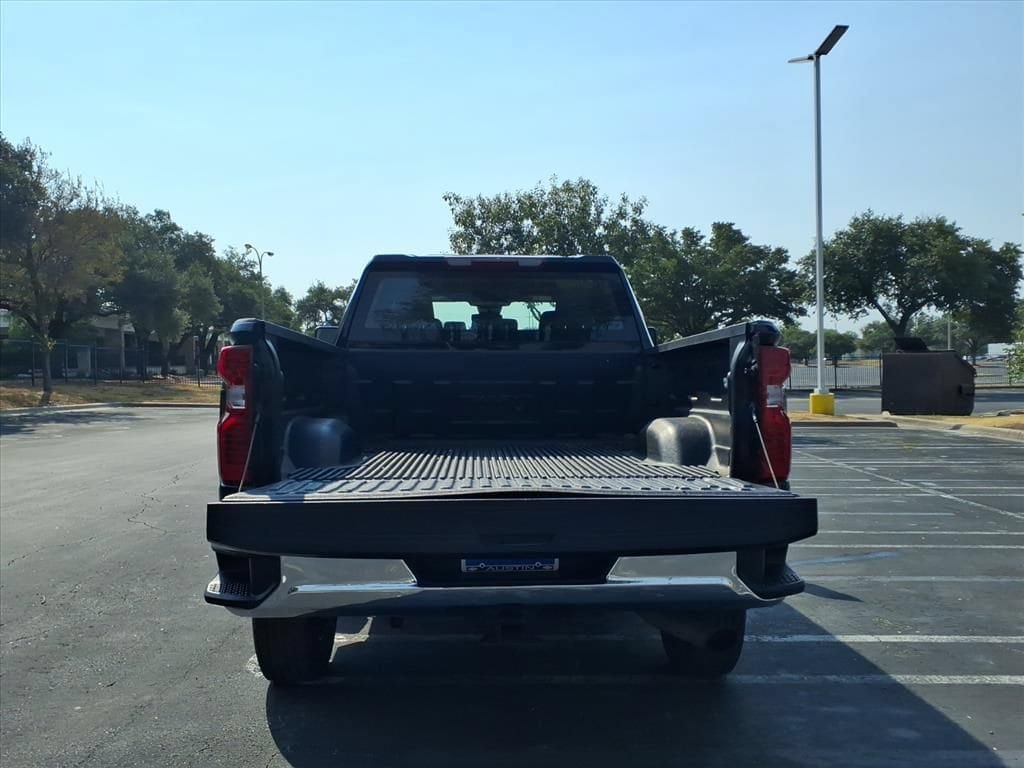Used 2025 Chevrolet Silverado 2500 LT w/ Convenience Package AWD/4WD image 17