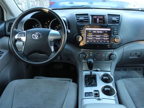 Used 2011 Toyota Highlander Hybrid w/ Cold Weather Pkg image 20