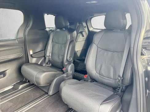 Used 2025 Toyota Sienna Platinum image 21