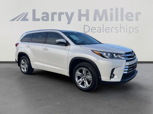 Used 2017 Toyota Highlander Limited w/ Carpet Mat Package image 7