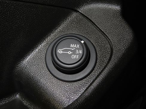 Used 2023 GMC Terrain SLE w/ Driver Convenience Package image 22