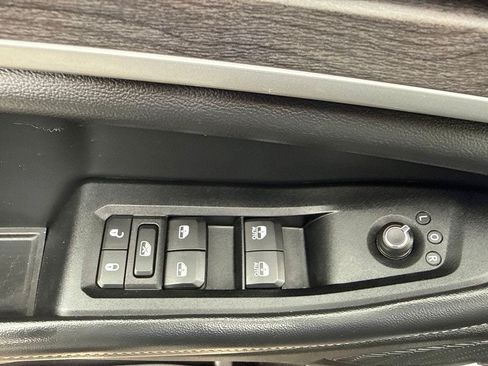 Used 2023 Jeep Grand Cherokee L Limited AWD/4WD image 28