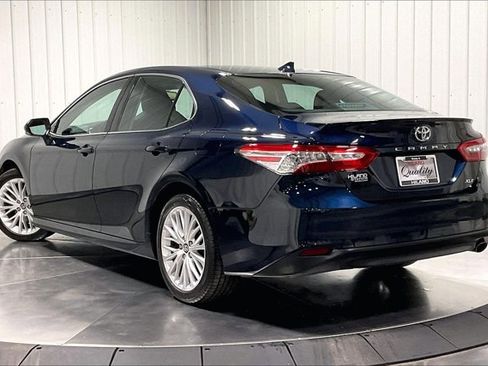 Used 2019 Toyota Camry XLE image 12