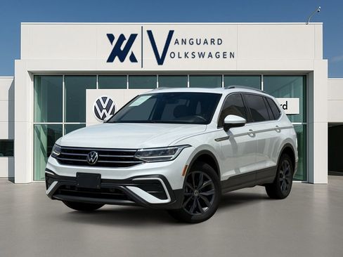 Used 2023 Volkswagen Tiguan SE image 1