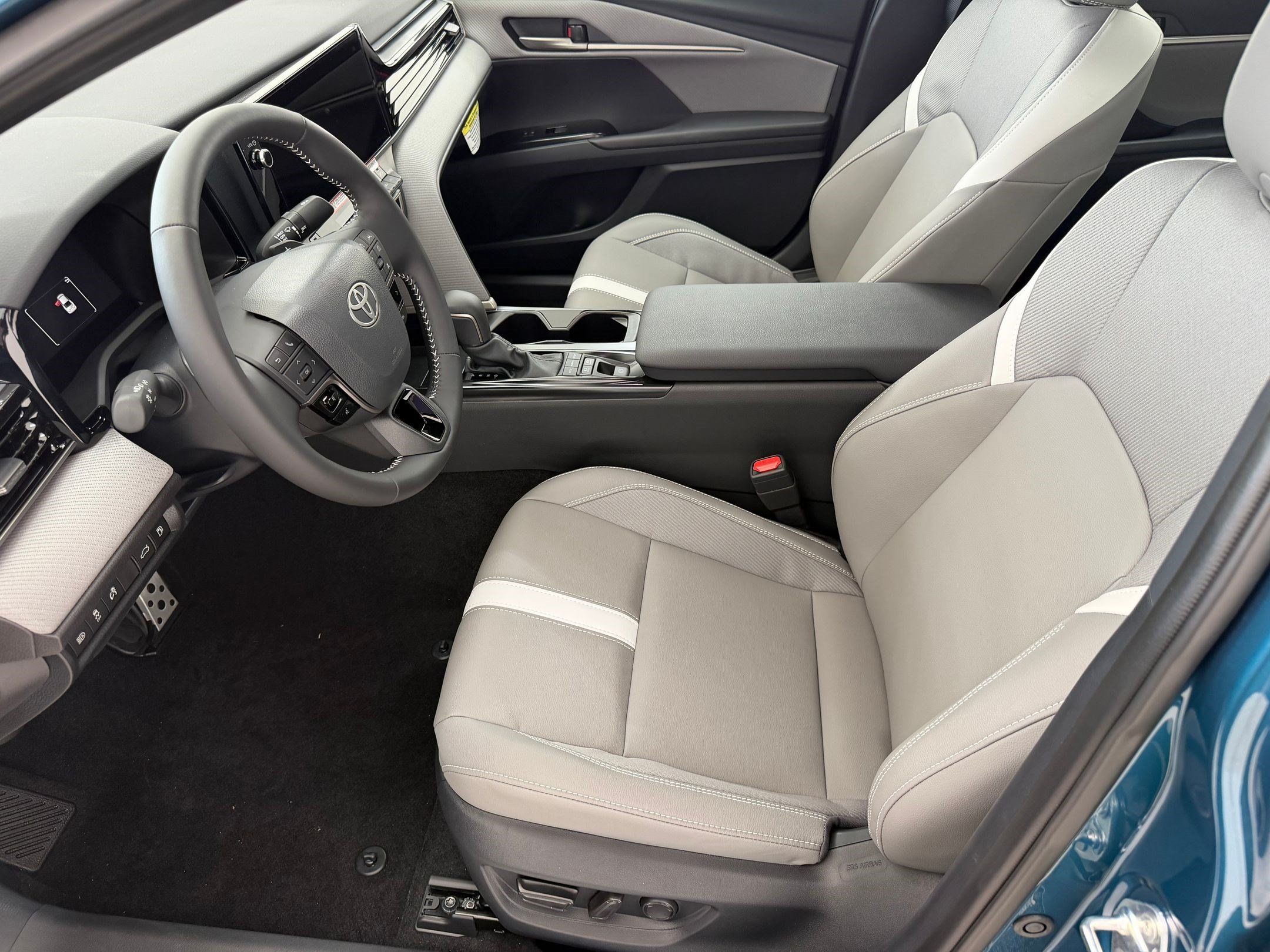 Used 2026 Toyota Camry SE w/ Multimedia Upgrade Package FWD image 5