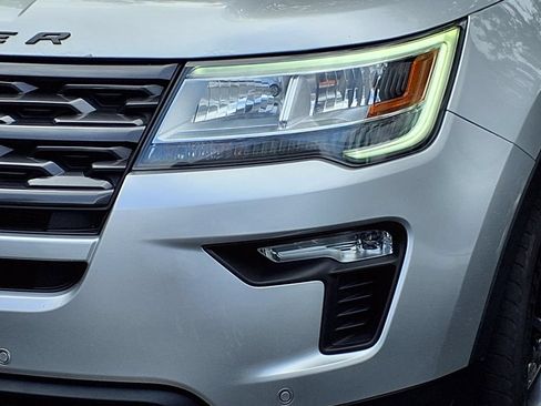 Used 2018 Ford Explorer XLT w/ Equipment Group 202A AWD/4WD image 13