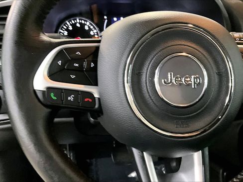 Used 2020 Jeep Renegade Latitude w/ Cold Weather Group image 22