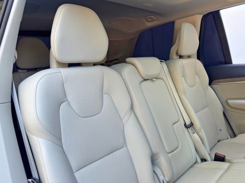 Used 2023 Volvo XC90 B6 Plus image 37