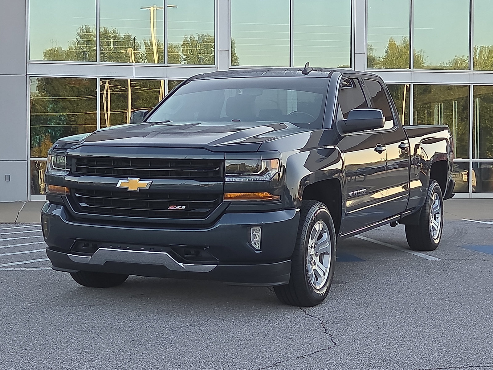 Used 2017 Chevrolet Silverado 1500 LT w/ All Star Edition AWD/4WD image 2