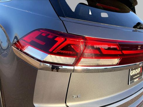 Used 2025 Volkswagen Atlas Cross Sport SE FWD image 29