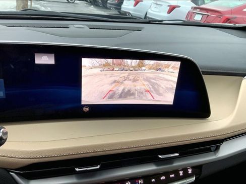 Used 2024 Cadillac XT4 Luxury w/ Cold Weather Package image 21