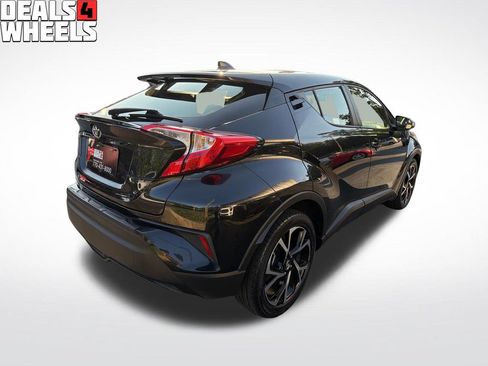 Used 2019 Toyota C-HR XLE FWD image 5