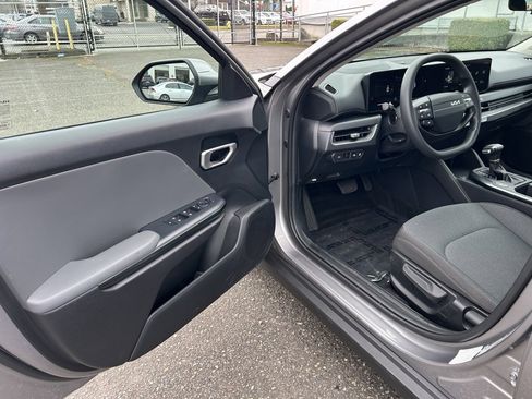 Used 2025 Kia K4 LXS image 9
