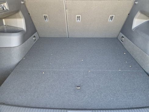 New 2026 Volkswagen Tiguan SE R-Line image 25