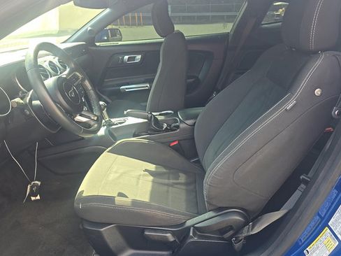 Used 2018 Ford Mustang Coupe RWD image 9