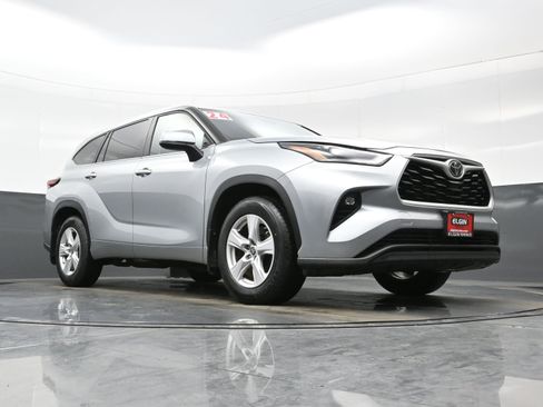 Used 2024 Toyota Highlander LE image 25