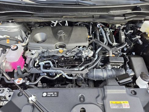 Used 2026 Toyota Sienna XLE FWD image 32
