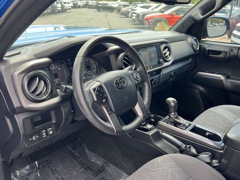 Used 2017 Toyota Tacoma TRD Sport AWD/4WD image 28