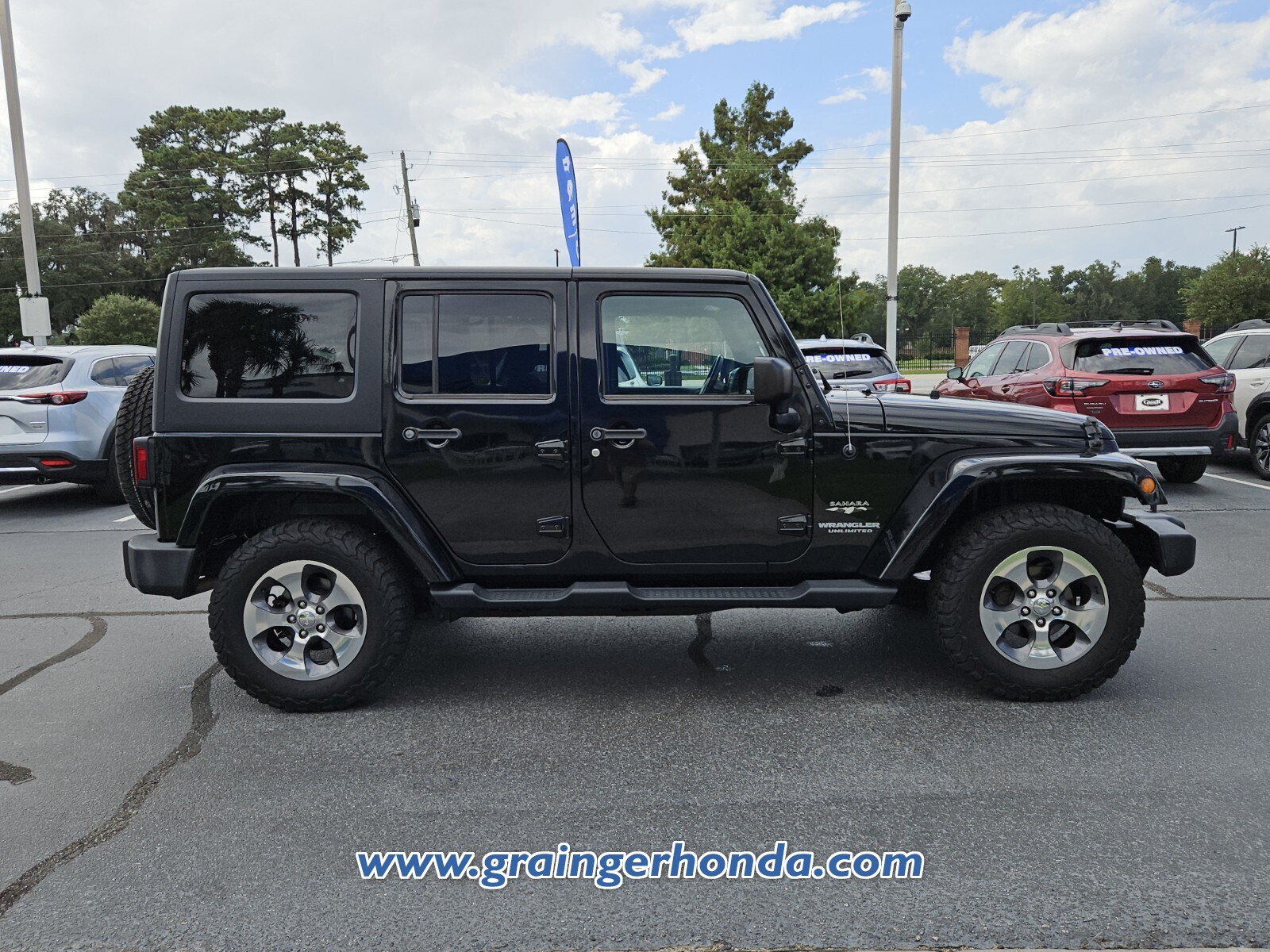 Used 2017 Jeep Wrangler Unlimited Sahara w/ Dual Top Group AWD/4WD image 6