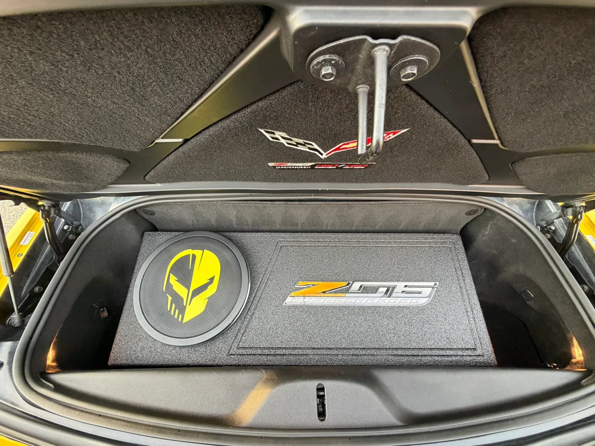 Used 2016 Chevrolet Corvette Z06 w/ 3LZ Preferred Equipment Group RWD image 45