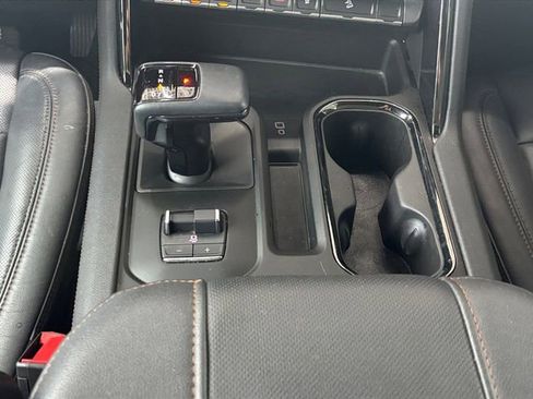 Used 2024 GMC Sierra 1500 AT4 w/ Technology Package AWD/4WD image 6