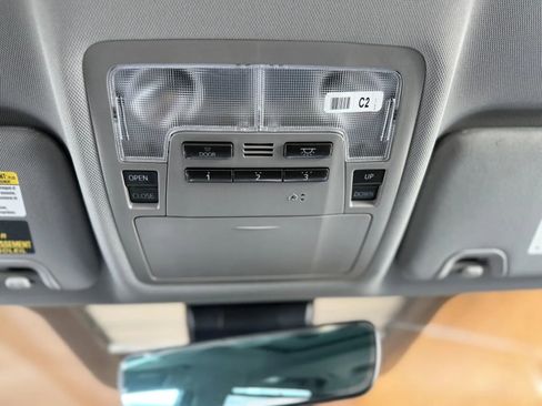 Used 2019 Toyota Highlander XLE AWD/4WD image 39