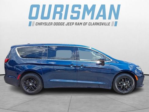 Certified 2023 Chrysler Pacifica Touring-L FWD image 7