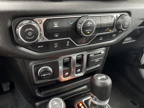 Used 2024 Jeep Wrangler Sport AWD/4WD image 28