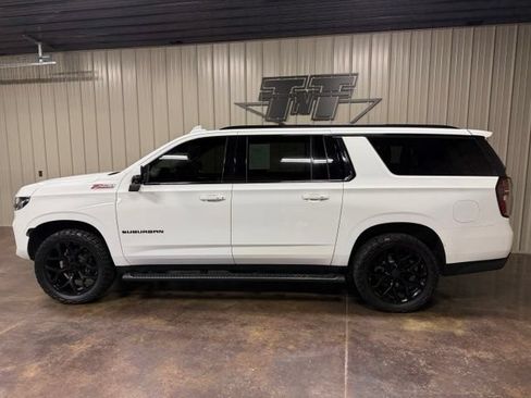 Used 2022 Chevrolet Suburban Z71 w/ Z71 Off-Road Package AWD/4WD image 3