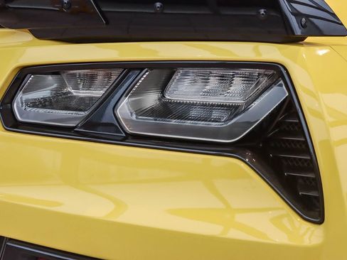 Used 2018 Chevrolet Corvette Z06 w/ Z07 Performance Package image 9