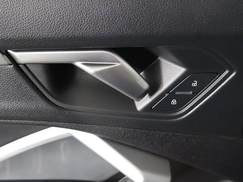 Used 2025 Audi Q3 2.0T Premium image 32